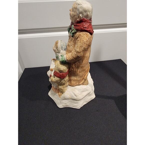 United Design Legend of Santa Claus Christmas Carolers Sculpture #336 "Read" - Picture 8 of 13